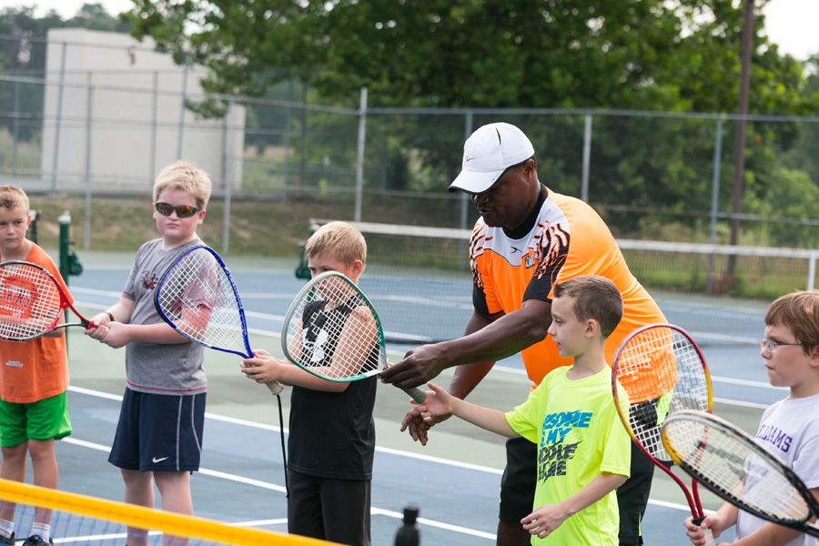Kids tennis practice